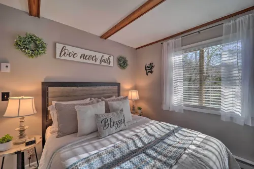 2 Mi to Dtwn Banner Elk! Couples Retreat w/ Deck - parking