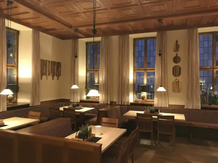 Hotel Deutsches Haus Отели в г. Ипхофен