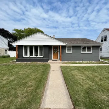 Stunning and Completely Remodeled Ranch Home! Walk to Downtown & Marina!