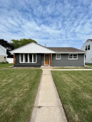 Stunning and Completely Remodeled Ranch Home! Walk to Downtown & Marina!