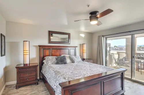 Walkable Waterfront Oasis w/ London Bridge Views! - ビーチサイド