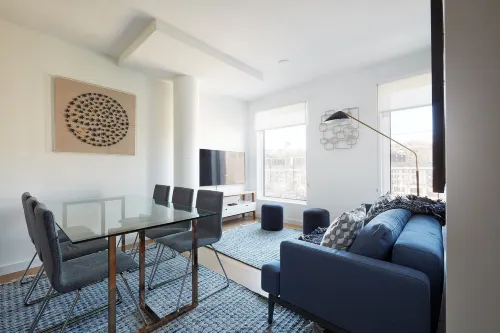 Modern 3 Br Loft -Shared Deck - Gym - Mins to NYC - Balcony
