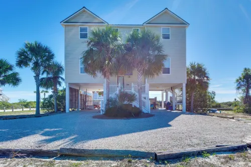 Beachfront Paradise w/ Pool on St. George Island! - parking