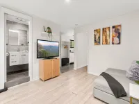 Bright 1-Bed Apartment with Garden Views Hotels in Bomaderry