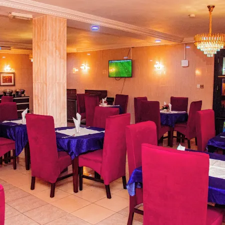 Dees Hotels, Apartments and Suites