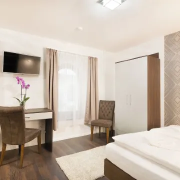 Paulay Downtown Apartments Hotels near Chain Bridge