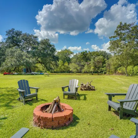 Cozy Couples Retreat w/ Porch on Bayou Teche!