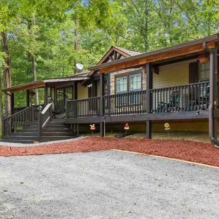 Cozy Cove Escape - Lakeside Retreat 3 Bedroom Cabin