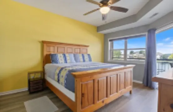 Lakefront 1st-floor Condo, Screened Patio, Pools & Courts