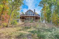 Mtn Views & Spacious Deck! Modern Caldwell Getaway - 4 estrellas