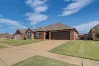 Walk to Park & Pool, Broken Arrow Family Escape! - 3 étoiles