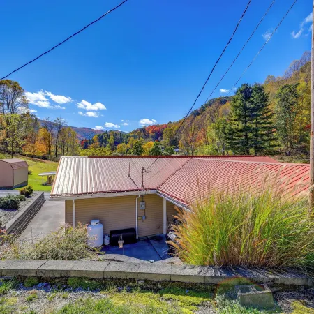 Laptop-Friendly Appalachian Mountain Retreat!