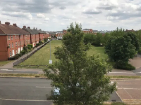 2 Double Bed Flat, En-suite, Top Floor, With Private Parking Hotels in Hatfield