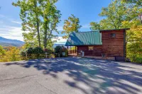 Game Room & Hot Tub! Black Bear Falls Resort Cabin - Country Houses