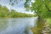 Riverfront Shenandoah Getaway w/ Kayaks & Tubes! - Wifi