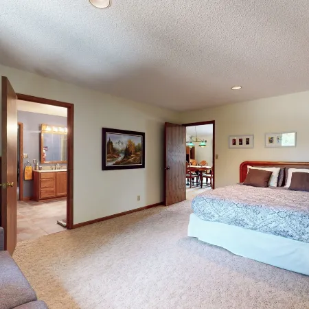 3BR Cozy Apartment w/ Mountain Views