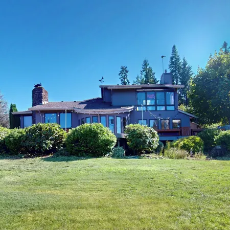 Walk to Water! Foster Lake Family Home w/ Hot Tub