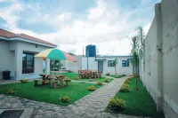 Luxury 3 Bedroom Self Catering Apartment- Masvingo Hotels in 