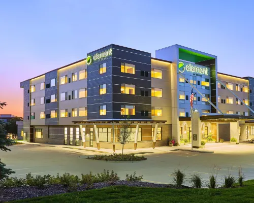 Element Savannah Midtown Hotels near Hunter Golf Course