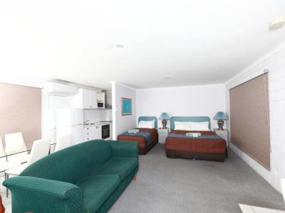 Albatross Motor Inn