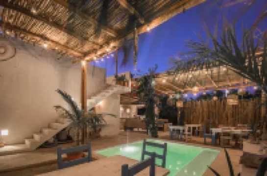 LunArena Barefoot Hotel