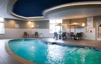Holiday Inn Express & Suites MADISON CENTRAL by IHG - Pool