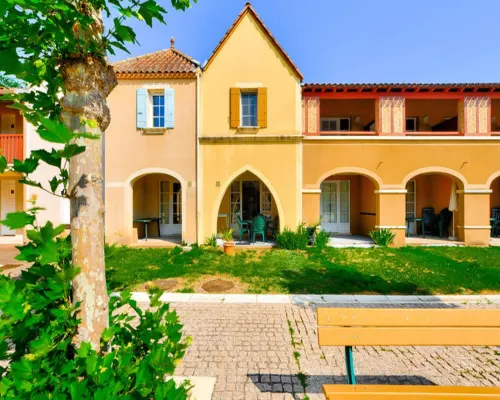 House in Monflanquin by Scenic Lake Hotels in Monflanquin