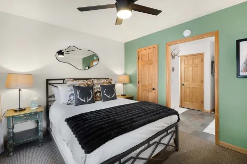 Riverfront, Blocks to Ski - Mtn Views, Hot Tub at Viking Lodge 217 Condo