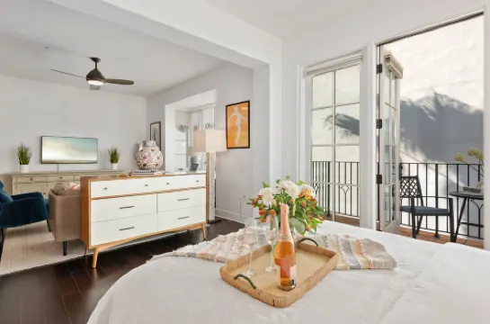 Gourmet Kitchen and Balcony Retreat - Elegant Modern Haven