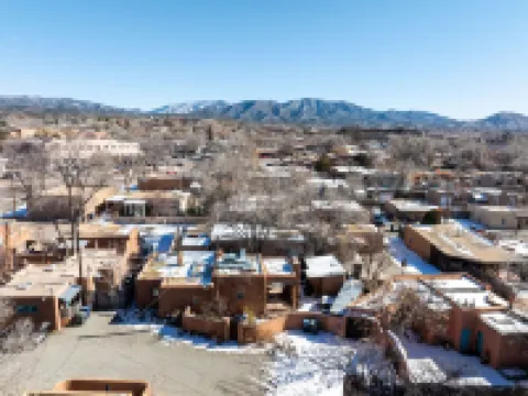 Downtown 100 Year Old Adobe - Walk to the Santa Fe Plaza & Railyard District