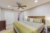Updated House With Enclosed Yard, Patio, Central AC, & Washer/dryer - balcony