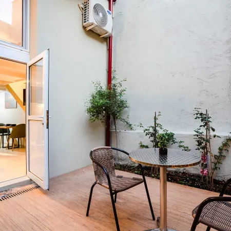 Uncover Kalamata's Hidden Gem - Cosy City Nest