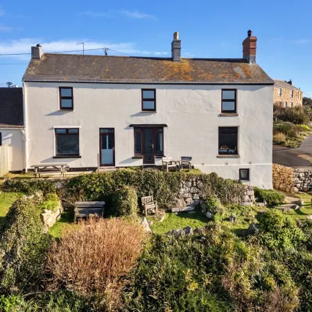 Cottage in Sennen With Stunning Sea Views