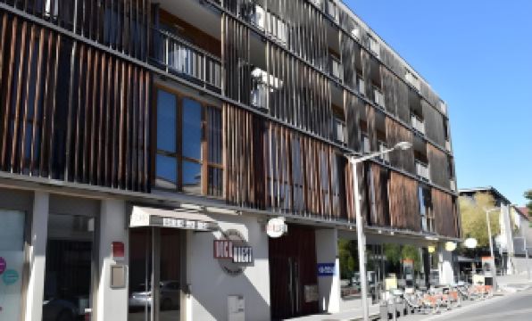 Adonis Lyon Dock Ouest