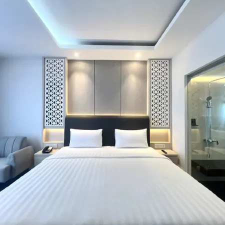 Royal Asia Hotel Отели рядом с достопримечательностью «Река Муси»
