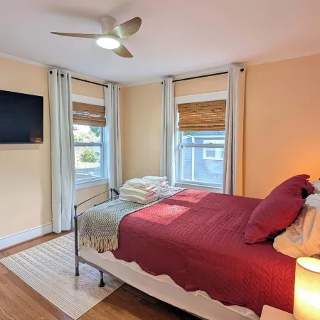 Stylish Durham Retreat - Walkable, Sleeps 6