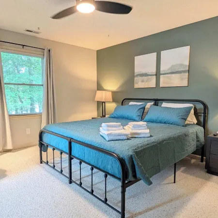 Lake Days Getaway - Lakeside Family Escape Near Hillsborough