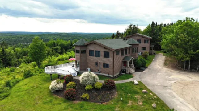 Bear Mountain Lodge Hotel a 