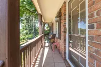 3926 Pineview, Smyrna - Country Houses