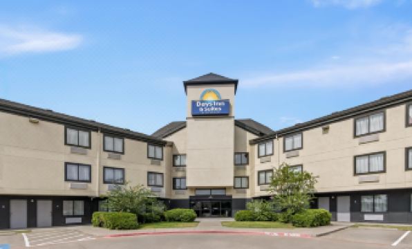 Days Inn & Suites by Wyndham DeSoto