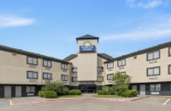 Days Inn & Suites by Wyndham DeSoto