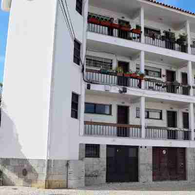Comfortable, sunny & cozy near the beach and close to Lisbon Hotel Exterior