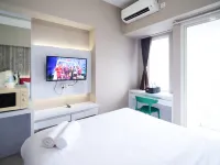 Modern and Homey Studio at Tanglin Supermall Mansion Apartment By Travelio Hotels in Sambikerep
