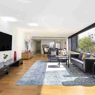 Waterfront Apartment With Stunning Bay Views Rooms