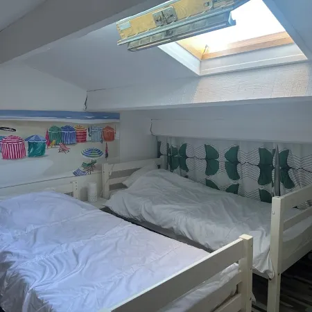 4-person air-conditioned apartment with direct beach access