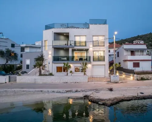 Beachfront Luxury Villa Hotels in Vinisce