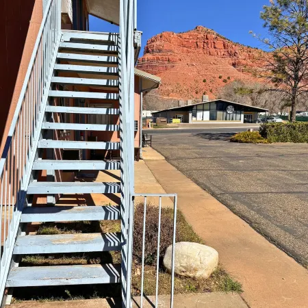 Travelers Motel