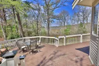 Spacious Lake House for Large Groups w Private Acre+ short path to Lake