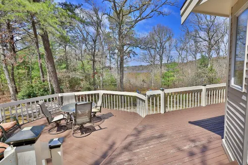 Spacious Lake House for Large Groups w Private Acre+ short path to Lake