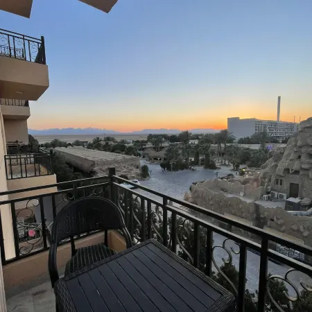 Beachfront Luxury Apartment in Selena Bay 5 Pools, Private Beach and Kitesurfing